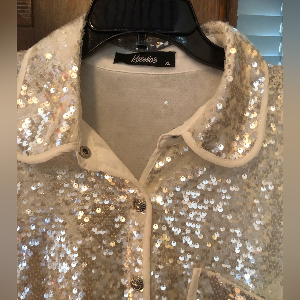 Kosmios sequence shirt